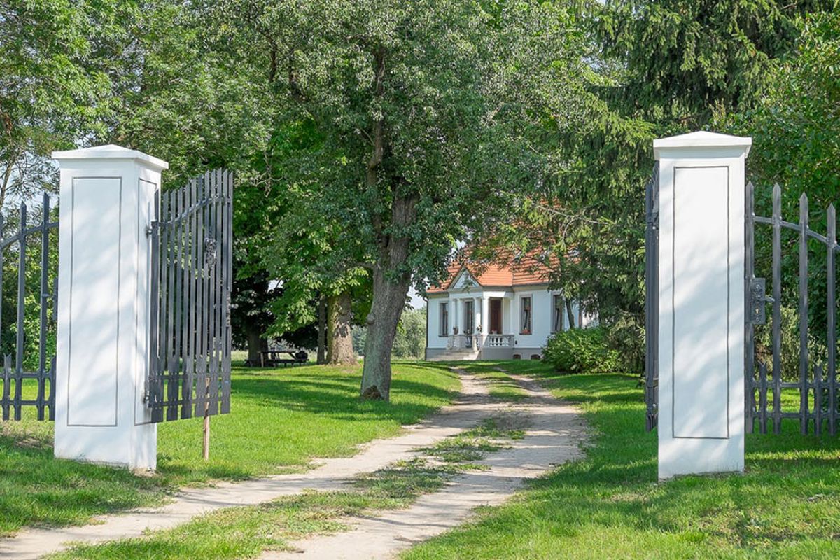 Wielkopolskie, Dwór w Gogolewie nad Wartą